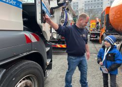 Lkw Fahrer Ueberraschten Krebskranke Kinder In Jena 07